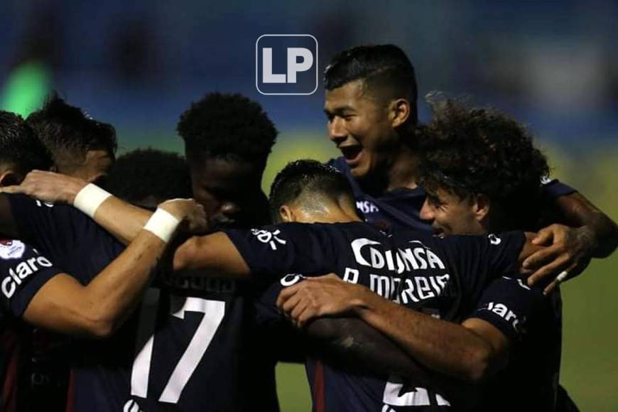 La celebración de los jugadores del Motagua tras el gol del triunfo ante Marathón.