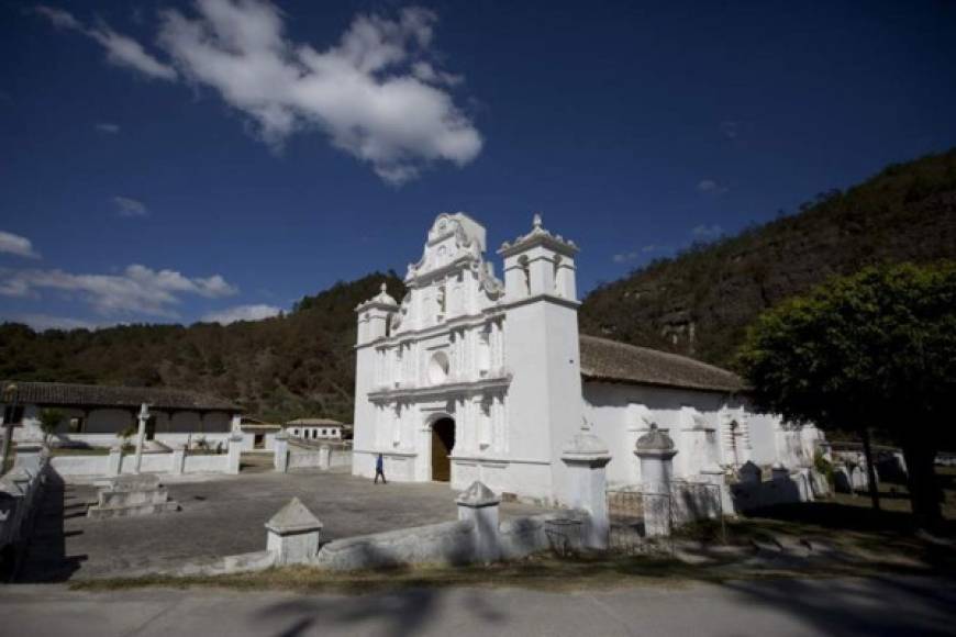 Fotografía fechada el 1 de febrero de 2017 donde se observa la iglesia de la comunidad de La Campa, en el municipio de Lempira, en el occidente de Honduras. EFE<br/>