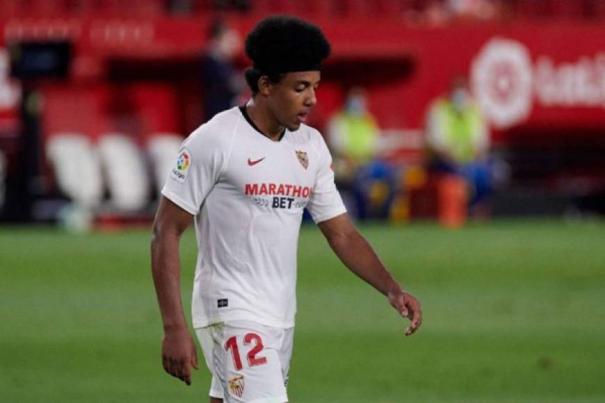 Jules Koundé, defensor del Sevilla, ahora concentrado con la Selección de Francia, ha dicho sobre su futuro: 'Puede que tenga que cambiar este verano. No hay nada hecho, no he decidido nada. Mi objetivo es, algún día, alcanzar un gran club para intentar progresar, ganar trofeos. Poder empezar la temporada cada año diciéndote a ti mismo que el objetivo es ganar este título o este otro. Actualmente no pasa eso'.