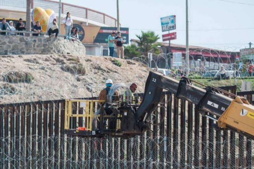 Trump dijo que el avance de la caravana de migrantes implicaba una 'emergencia nacional' ante lo que calificó de 'invasión' con 'pandilleros y algunos matones muy malos'.