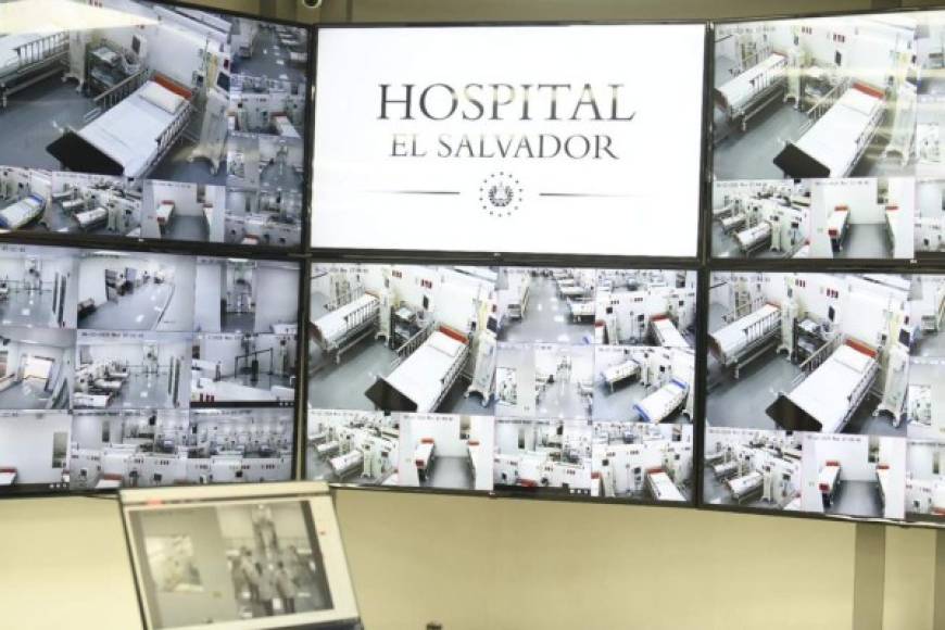 El gobernante mostró en un recorrido parte de la zona de hospitalización dotada de equipo médico con tecnología de punta.