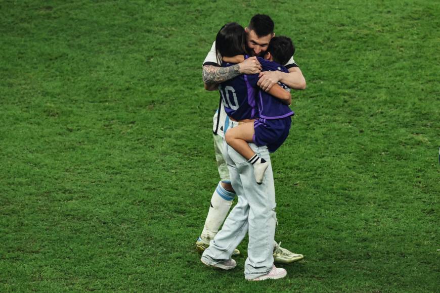 Luego de la tanda de penales, Antonela fue a festejar con Messi el título mundialista.