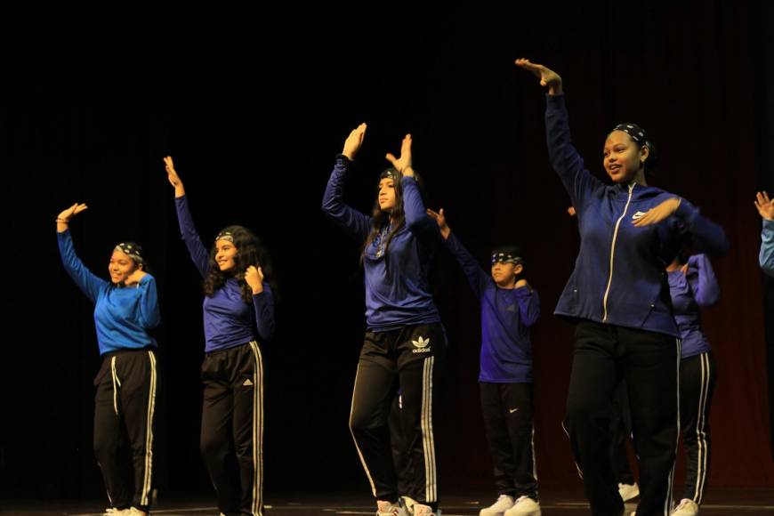 Los estudiantes de séptimo año se lucieron bailando un mix de canciones Pop como ser Party Rock, Gangnam Style, Timber, entre otras.