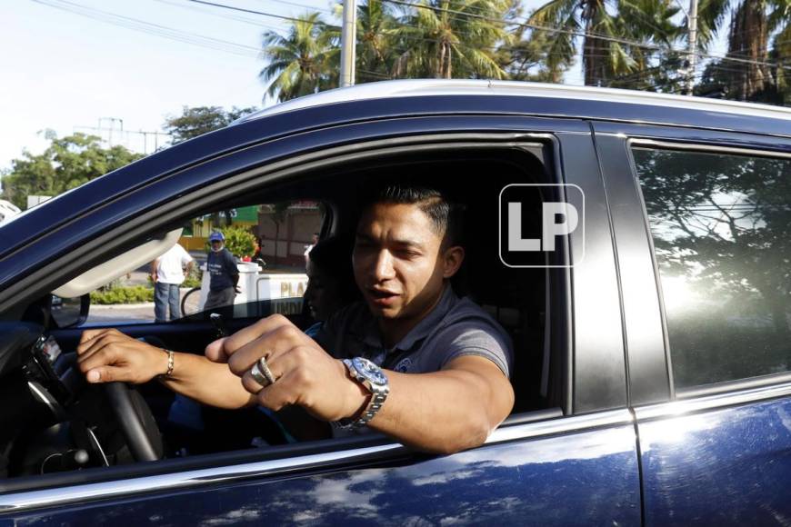 Emilio Izaguirre, nuevo director deportivo del Motagua, llegando al estadio Morazán para vivir su primer Clásico afuera de las canchas.