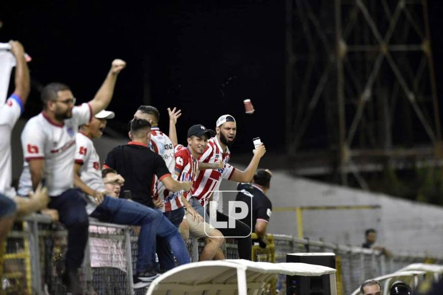 Los aficionados del Olimpia disfrutaron y celebraron la goleada de su equipo ante el Motagua.