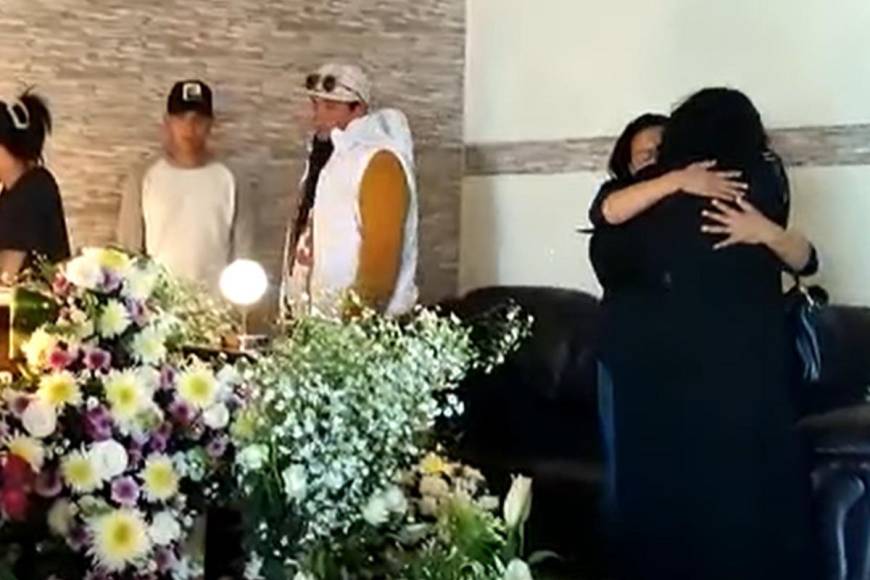 Los familiares y seres queridos de Pamela Manig se reunieron en la funeraria Nava del Infonavit Amalucan para realizar el funeral y despedirla. 