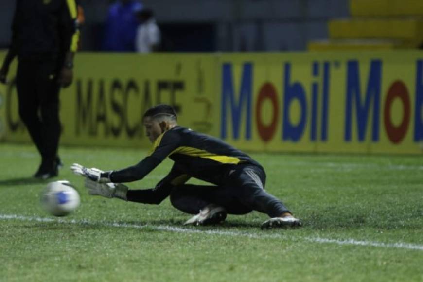 El joven portero Bryan Ramos tuvo su debut con la camiseta del Real España en la Liga Nacional de Honduras. El estreno del cancerbero se dio ya que Buba López está lesionado.