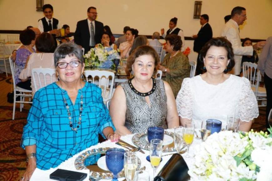 Celia Milla, Martha Salinas y Dora Bográn.