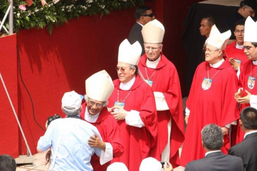 El cardenal hondureño Óscar Andrés Rodríguez participó en la beatificación.