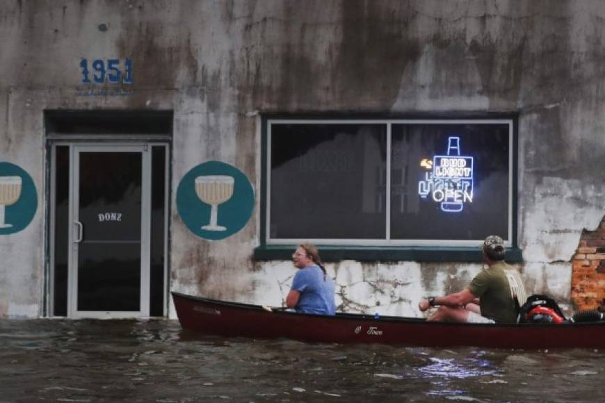 El pronóstico de posibles tornados también se mantiene en partes de Luisiana, Misisipi, el oeste de Alabama y el este de Arkansas, dijo el NHC.