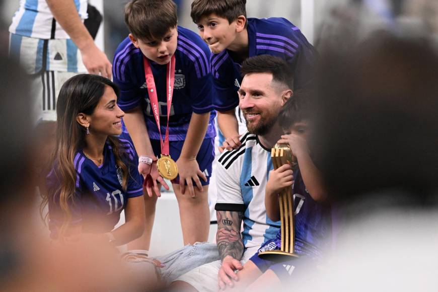 Antonela Roccuzzo y Lionel Messi celebraron el triunfo de la Albiceleste en el Mundial de Qatar 2022.