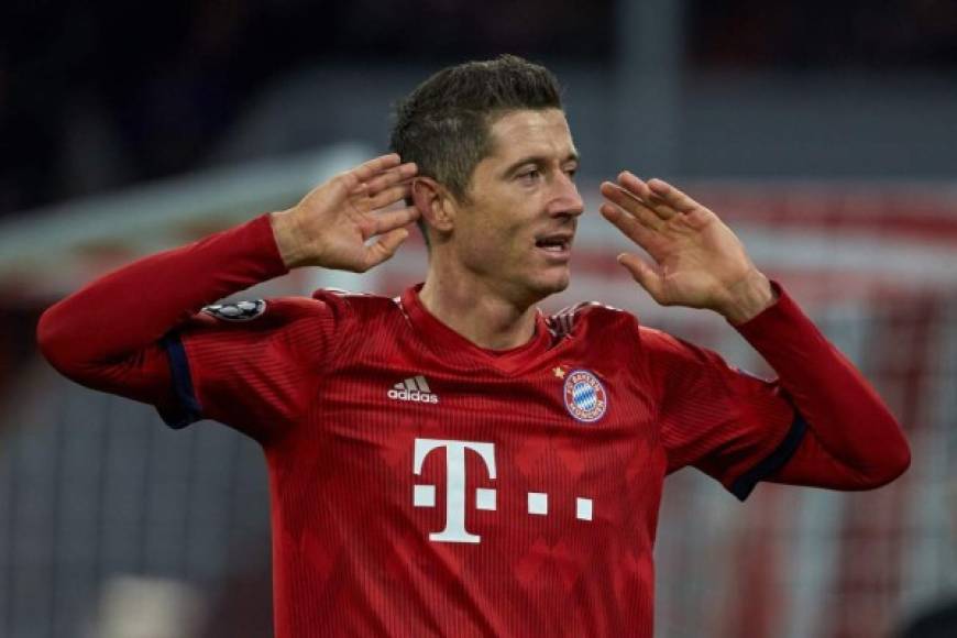 Robert Lewandowski - El delantero polaco podría poner punto y final a su aventura en el Bayern Múnich. El diario alemán Kicker coloca a 'Lewa' en el punto de mira de dos grandes clubes europeos para el nuevo curso. Son el Paris Saint Germain y el Manchester United, que buscan reforzar sus respectivas delanteras este verano.