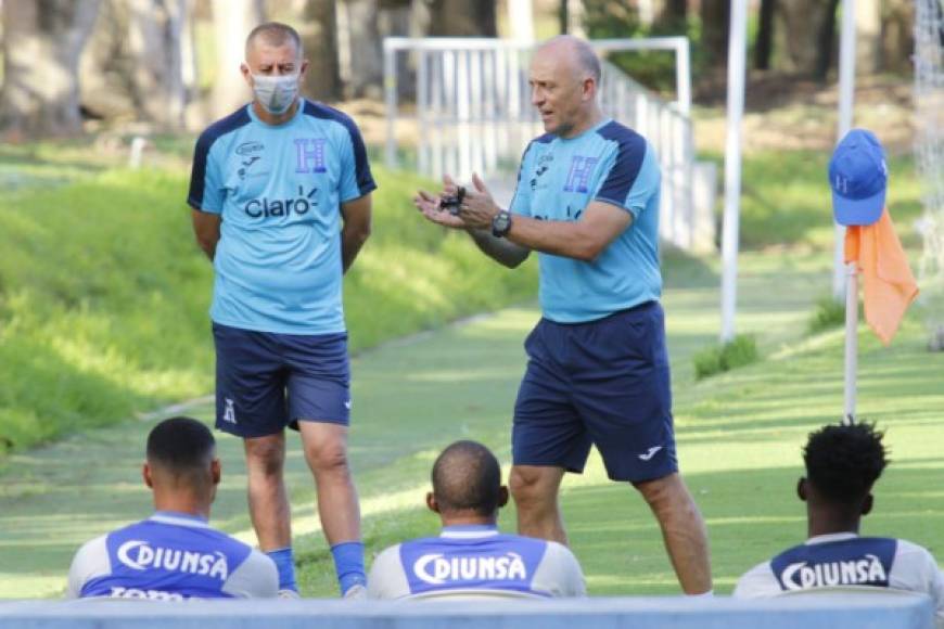 El entrenador uruguayo solo pudo contar con 12 seleccionados en el inicio del camino rumbo a la Copa del Mundo 2022.
