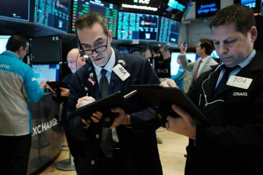 NEW YORK, NEW YORK - MARCH 02: Traders work on the floor of the New York Stock Exchange (NYSE) on March 02, 2020 in New York City. Stocks were up slightly in morning trading following a week that saw a massive sell off due to fears over the Coronavirus. Spencer Platt/Getty Images/AFP<br/><br/>== FOR NEWSPAPERS, INTERNET, TELCOS & TELEVISION USE ONLY ==<br/><br/>