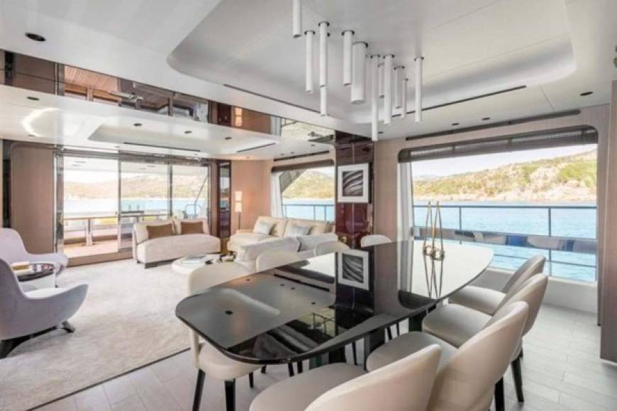 “Las extraordinarias vistas a través de las ventanas de la suite crean la incomparable sensación de estar completamente en armonía con el mar”, describe la empresa.