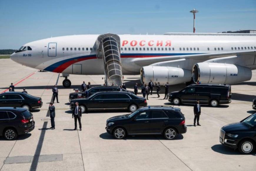 Batalla de las bestias: Putin presume su nueva limusina blindada en cumbre con Biden