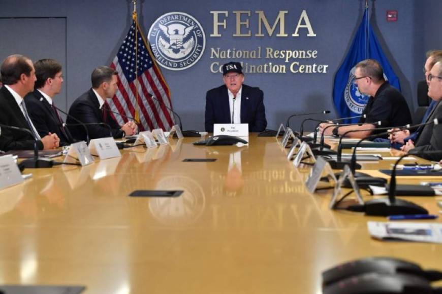 Trump, que ayer se reunió con los directores de gestión de emergencias, afirmó que 'no sabemos lo que nos espera, esto parece monstruoso'.