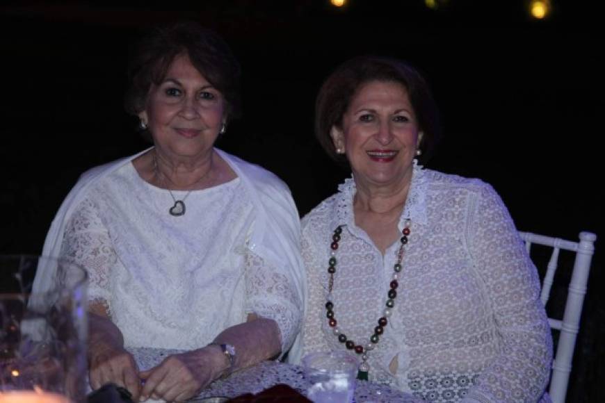 Rosario Marinakys y Emilia Saybe.