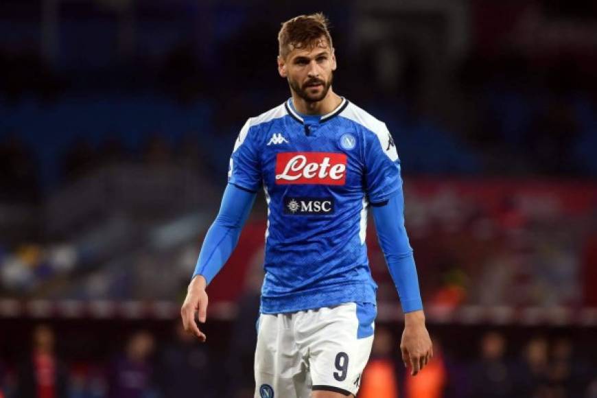 Según informa Sky Sports, Fernando Llorente está muy cerca de volver a España. El delantero español está en el radar de Eibar y Elche para salir del Napoli. A sus 35 años, el principal problema sería el pago de su elevada ficha de 4,5 millones, por lo que ambos clubes están buscando soluciones para hacerse con el que sería una de los fichajes bomba del tramo final del mercado.