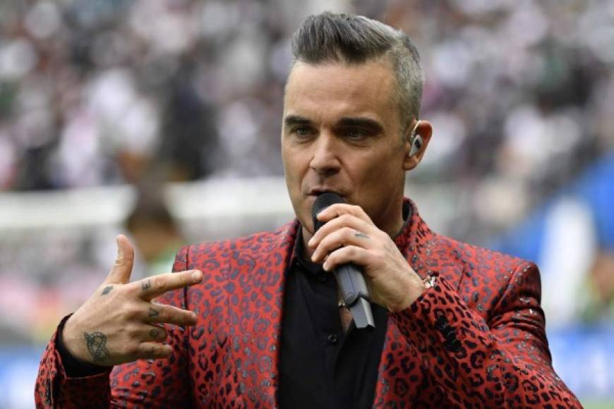 English singer Robbie Williams performs during the opening ceremony before the Russia 2018 World Cup Group A football match between Russia and Saudi Arabia at the Luzhniki Stadium in Moscow on June 14, 2018. / AFP PHOTO / Alexander NEMENOV / RESTRICTED TO EDITORIAL USE - NO MOBILE PUSH ALERTS/DOWNLOADS