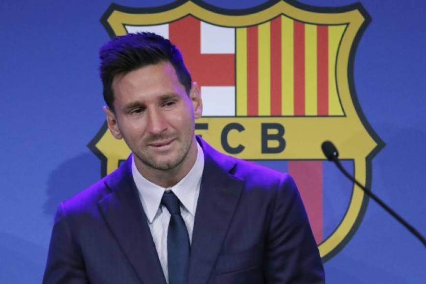 Messi no pudo evitar las lágrimas y rompió en llanto en la rueda de prensa que significó su adiós del FC Barcelona.