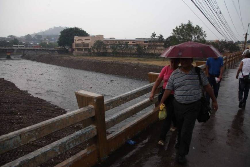 Los pobladores están alertas, pues las autoridades de Copeco anuncian tres días de lluvia.