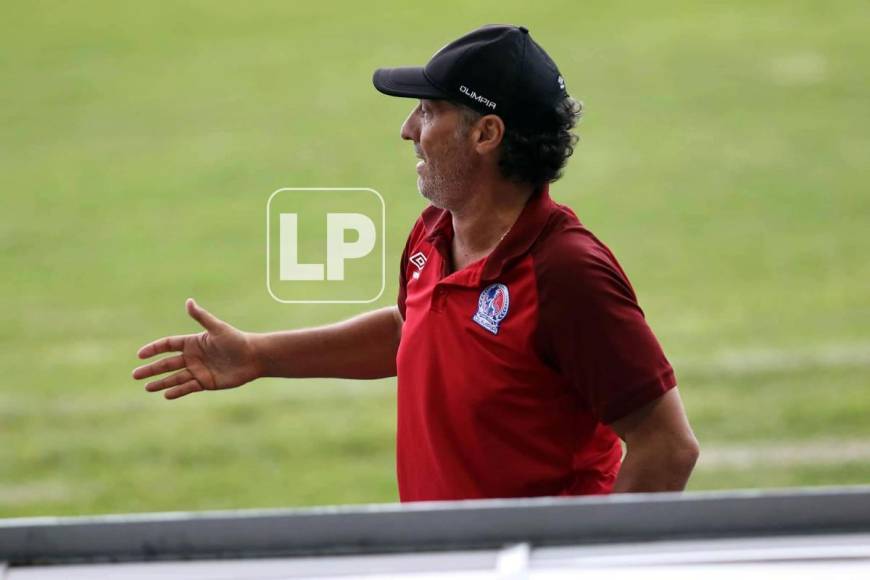 La frustración de Pedro Troglio por el empate ante el Honduras Progreso.