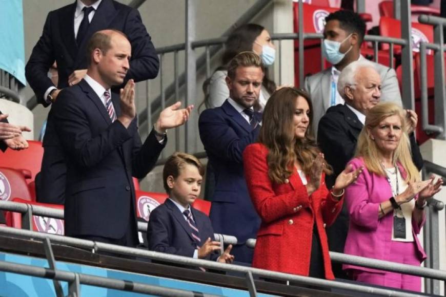 El príncipe George también estuvo presente en el palco de Wembley.