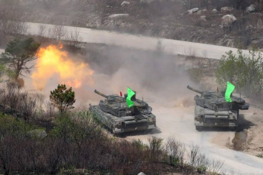 Unos 90 tanques y vehículos acorazados (como el M1A2 Bradley de EE.UU) de ambos bandos participaron en estos ejercicios que simulan una respuesta relámpago a un ataque norcoreano sobre puestos de guardia surcoreanos.<br/>