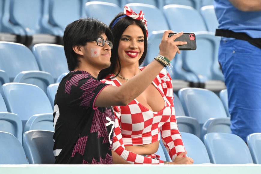 La sexy aficionada de Croacia se ha robado el suspiro de los fanáticos al fútbol con su presencia en Qatar. 