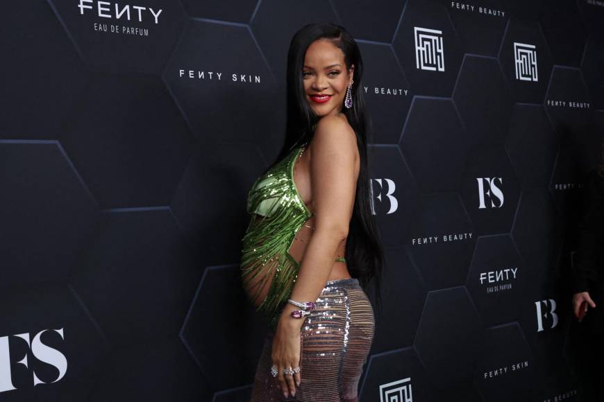 Rihanna luce muy feliz y radiante en esta nueva etapa de su vida. 