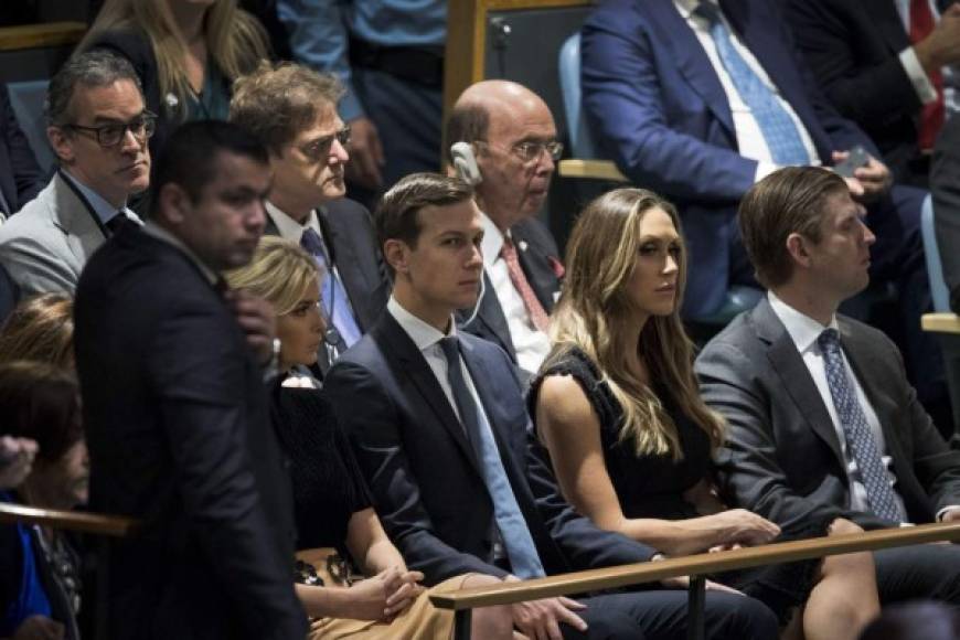 Los hijos del magnate Ivanka y Eric Trump también acompañaron a su padre en la cita mundial.