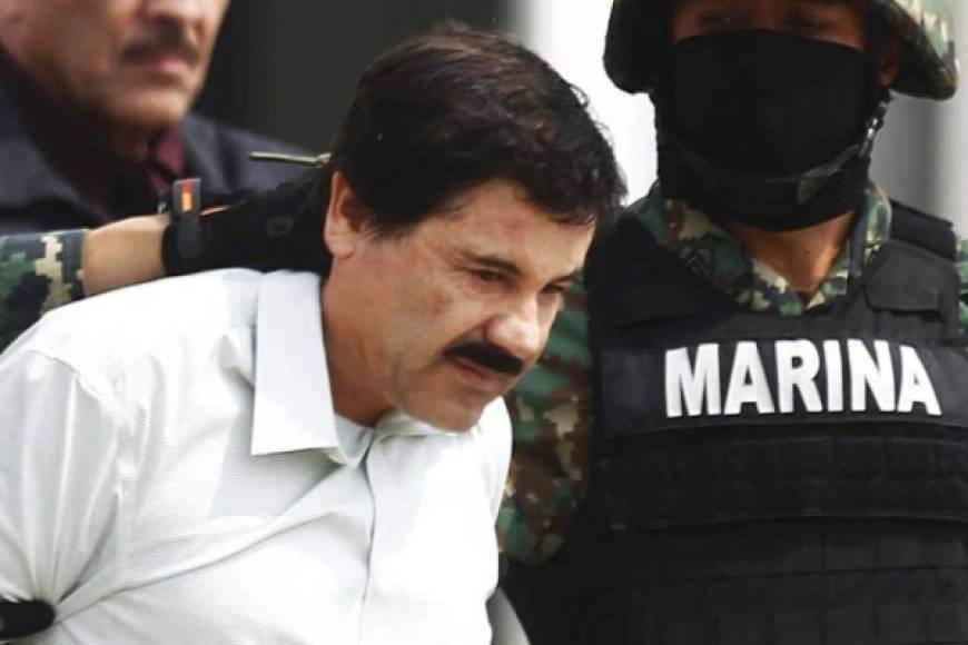 Aseguró que Guzmán Loera tenía guardaespaldas armados todo el tiempo con rifles AK-47, AR-15, M-16, granadas y gases lacrimógenos.