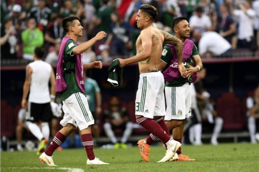 Los mexicanos celebraron hasta más no poder la histórica victoria sobre Alemania en el Mundial de Rusia 2018. Foto AFP