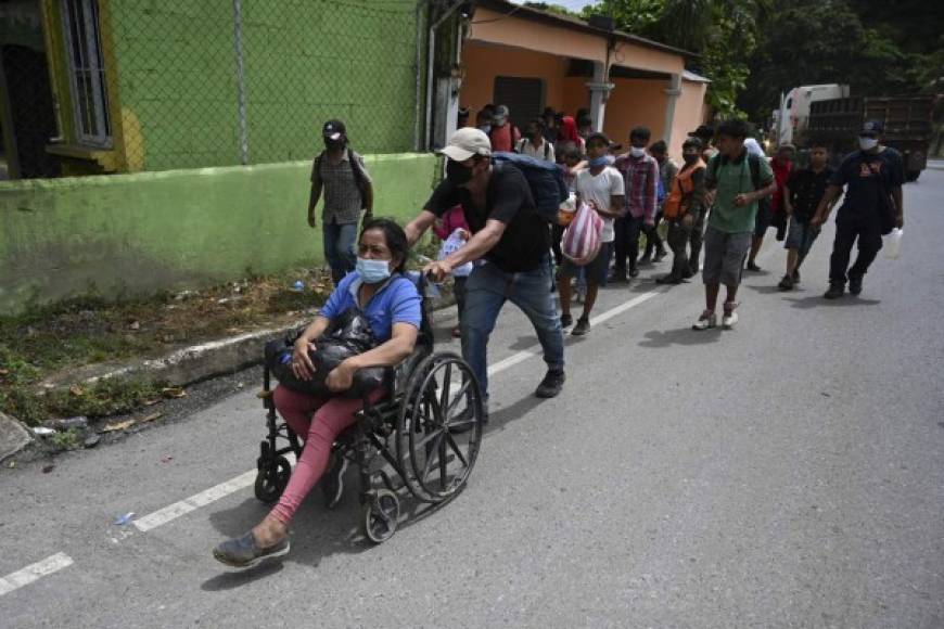 FOTOS: El viacrusis de los hondureños que viajan en la caravana migrante