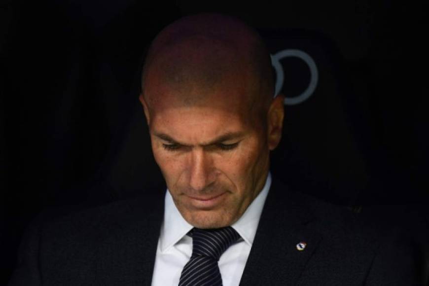 La prensa de España ha revelado en las últimas horas la 'lista negra' de Zinedine Zidane en el Real Madrid. Al parecer el estratega francés ya decidió que estos futbolistas no sigan en el club madridista en la próxima campaña.