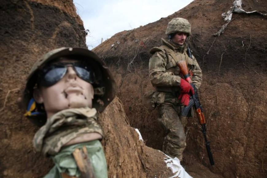 Según Kiev, unos 30 soldados ucranianos murieron en el frente en lo que va de año, en comparación con 50 en todo 2020. Los rebeldes dieron cuenta de al menos 20 muertos en sus filas desde enero.