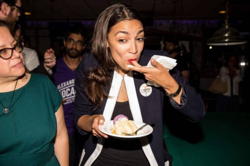 Ocasio se suma a un centenar de mujeres que también triunfaron en las elecciones primarias para el Congreso de Estados Unidos.