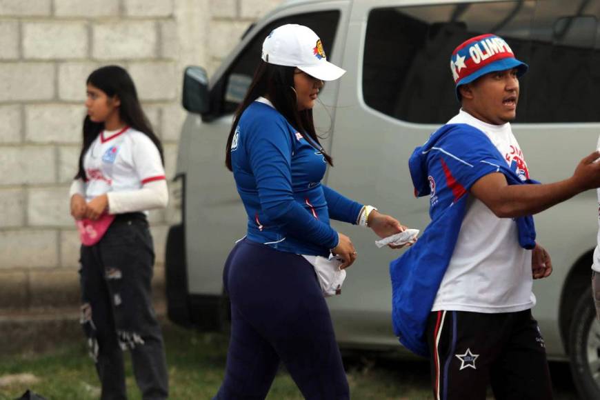 Un buen número de aficionados olimpistas llegaron al estadio Carlos Miranda de Comayagua.