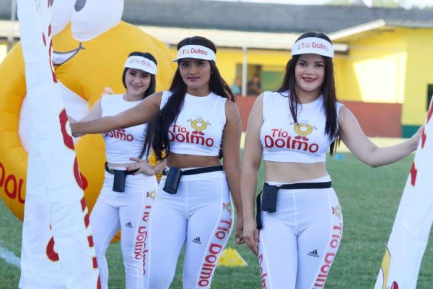 Bellas edecanes durante el juego en el estadio Humberto Micheletti entre Honduras Progreso y Real España.