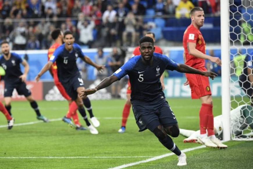 El defensa Samuel Umtiti al minuto 51 llevó de cabeza a los Bleus a su tercera final mundialista tras lograr el título de 1998 en su territorio y caer ante Italia en Alemania-2006.