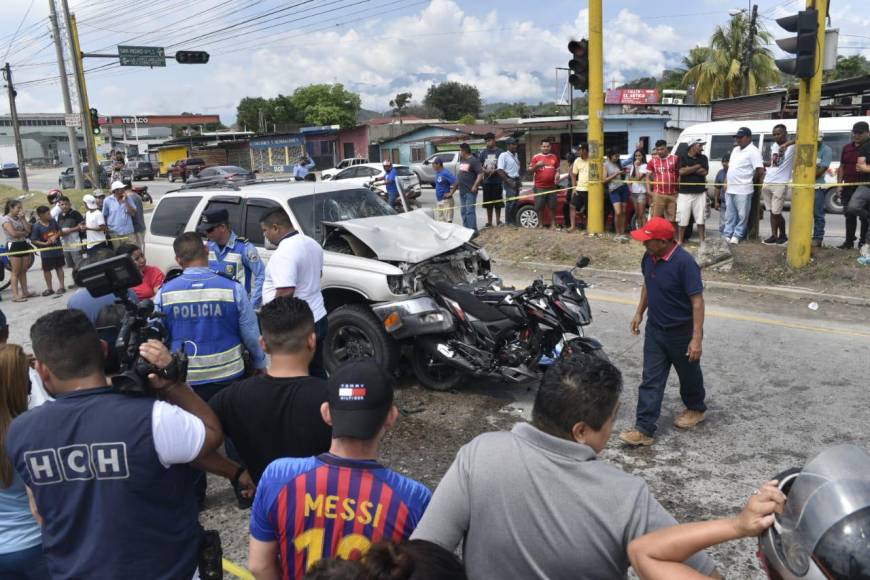 El conductor de la camioneta impactó contra dos motocicletas, en una de ellas, se conducía una de las fallecidas junto a su esposo.
