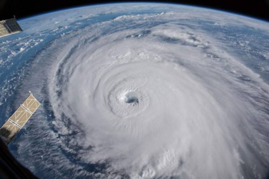 La Estación Espacial Internacional (EEI) divulgó impactantes imágenes del gigantesco ojo del huracán Florence mientras el ciclón avanza sobre el Atlántico con vientos de más de 200 kilómetros por hora.