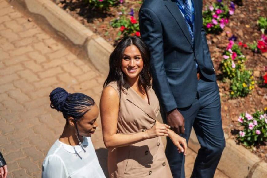 Meghan Markle, duquesa de Sussex, ha deslumbrado con sus looks y ha acaparado la atención a nivel mundial en su gira por África austral.