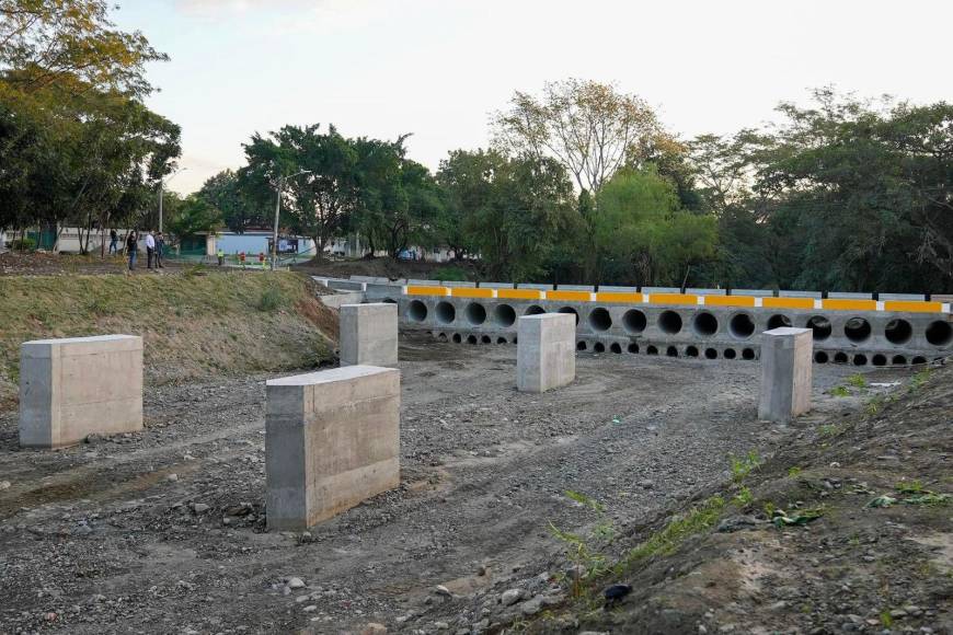 La alcaldía de San Pedro Sula invierte 33 millones de lempiras en el mejoramiento de tres vados: Colombia (etapa final), Juan Lindo (terminado) y Zapotal (actualmente en construcción). 