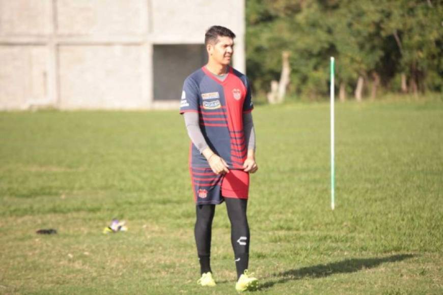 Ricardo Canales: Fue portero suplente de aquel Motagua que venció al Saprissa en la final de la Liga Uncaf. A sus 37 años de edad,todavía sigue activo y es el cancerbero titular del Vida de La Ceiba.