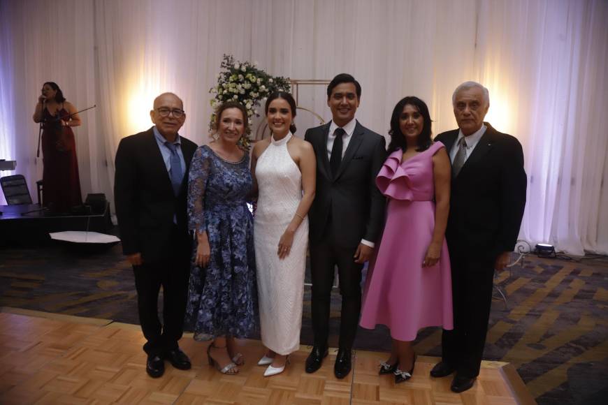 Ali Sequeira, Dina Rodríguez, Gabriela Muñoz, Daniel, Ligia y Ángel Ochoa