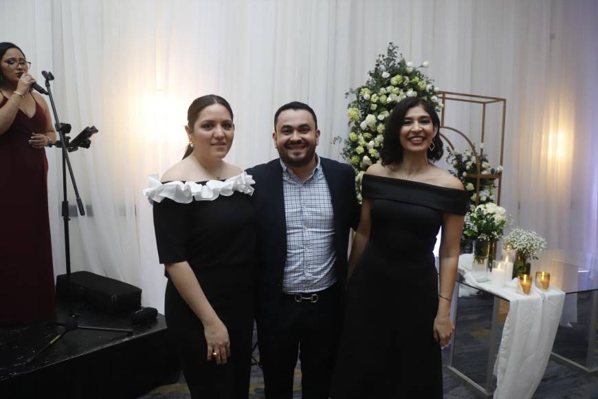 Andrea Guerrero, Gustavo Deras y Mariela Pineda