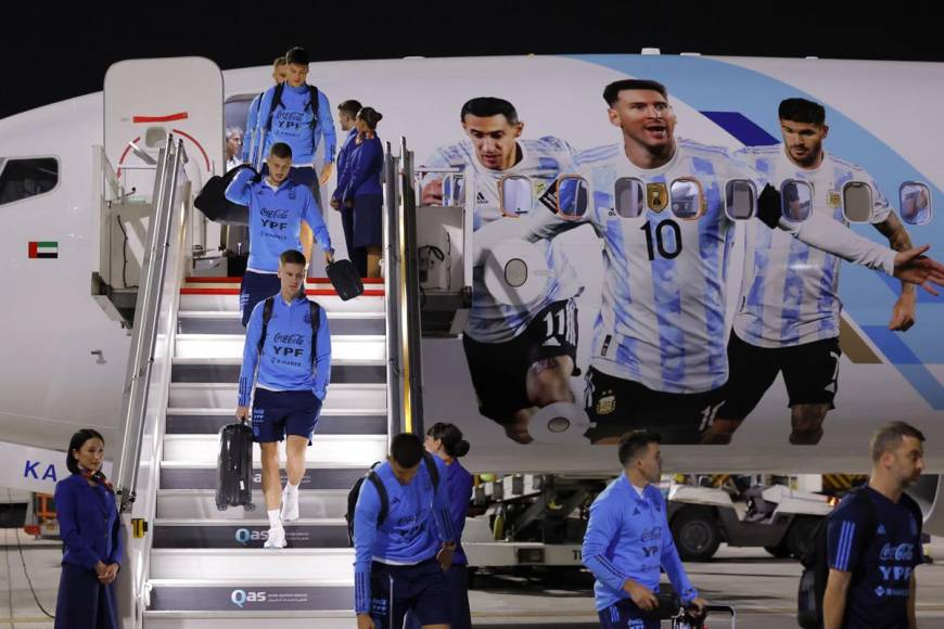 La selección argentina aterrizó en el Aeropuerto Internacional Hamad de Doha en horas de la madrugada del jueves de Qatar.