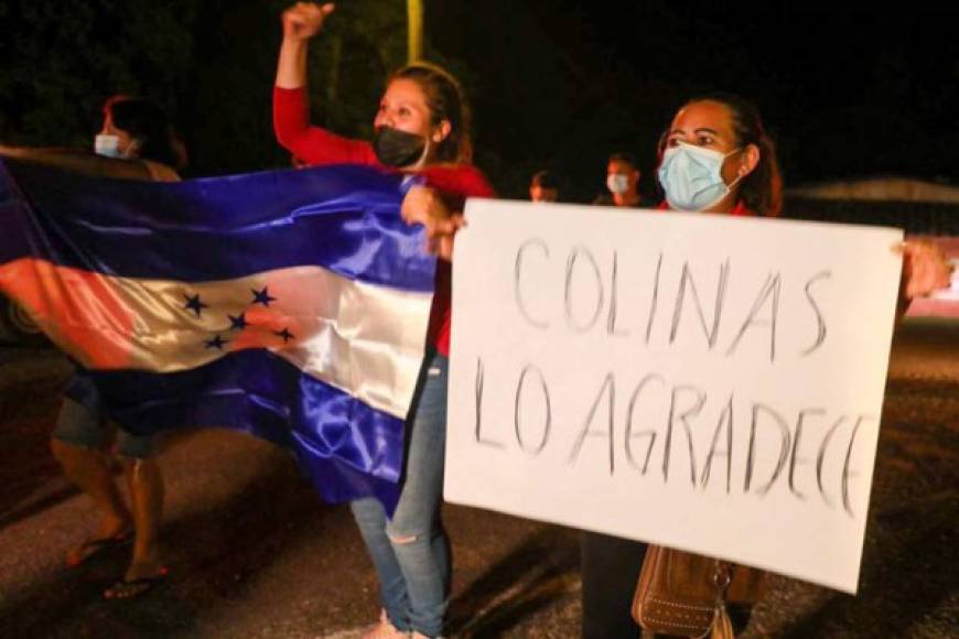 Pero también ahí se incluyen las personas que tienen alguna discapacidad física o mental y las personas que están en la primera línea como personal de salud, policías, docentes y las personas que tienen precalificación de la Secretaría de Salud de acuerdo a su nivel de riesgo.<br/>